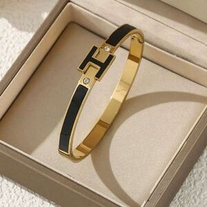 Stylish Gold and Black Bracelet with H Accent